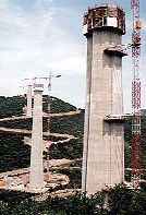 a75.millau.pile0603.7d6.jpg (10886 octets)
